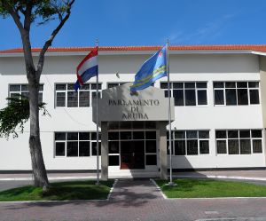22-09-2017 SHOWBIZZ; ARUBA GAAT VANDAAG NAAR DE STEMBUS. Op ARUBA gaan vandaag de parlementsverkiezingen van start. De grote vraag is of de huidige minister president MIKE EMAN van het AVP een derde termijn mag regeren. foto: Albert den Iseger