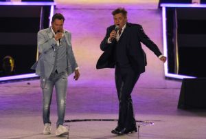 04-09-2029 SHOWBIZZ; TINO MARTIN WERKT SAMEN MET RENE FROGER AAN NWE SINGLE.
Proost op het leven heet de nieuwe single van Tino Martin en Rene Froger die gisteren is uitgebracht.
foto: Albert den Iseger